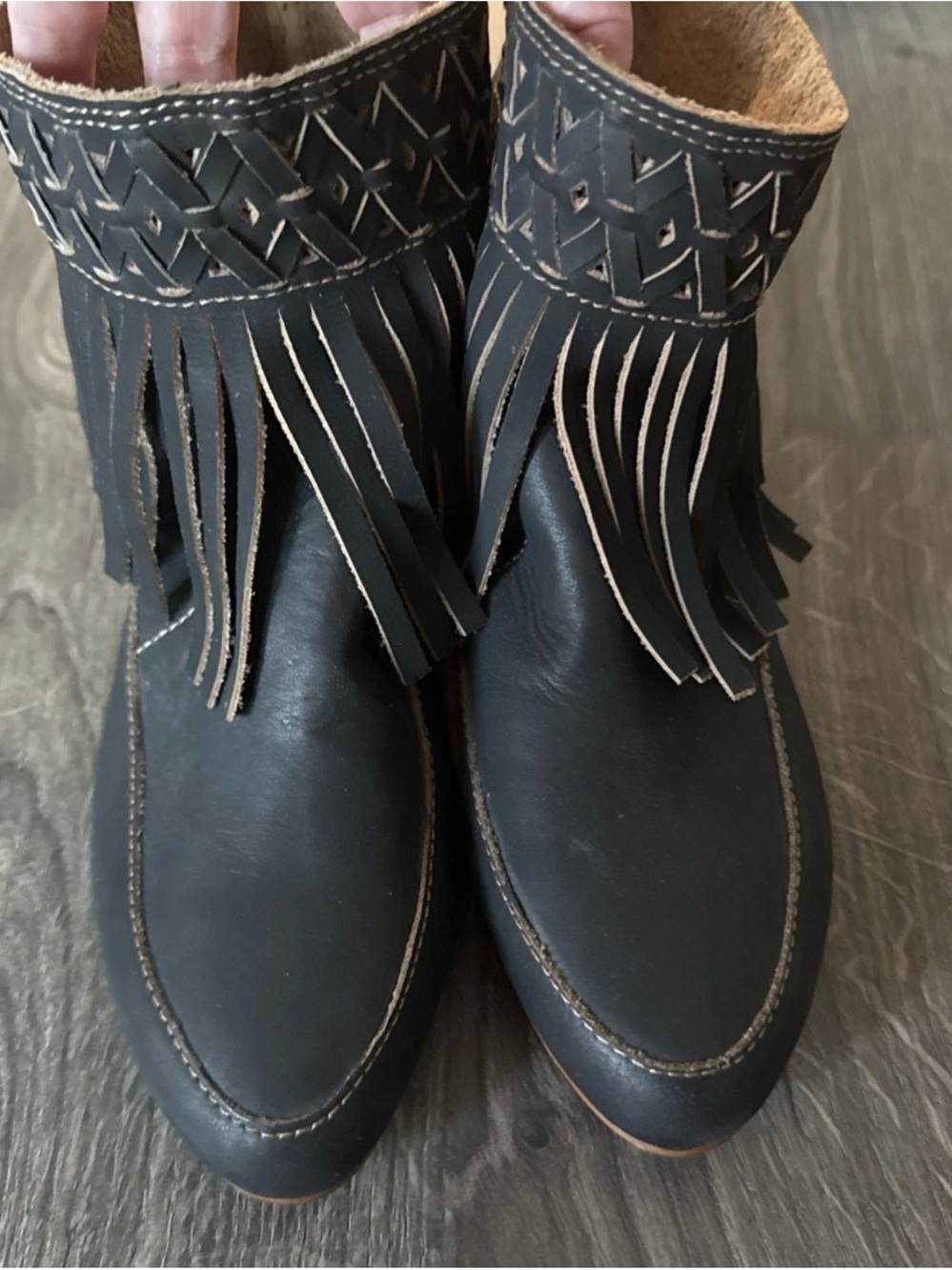 Latigo Anthropologie Jig Adobe Black Leather Fringe "Moc" Boho-Festival Booties